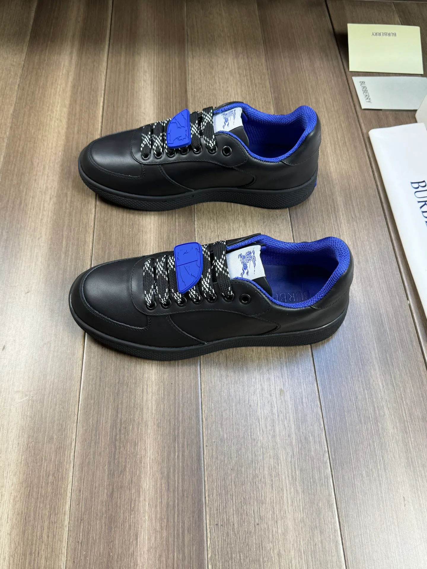 [BURBERRY] Burberry P400💰 - High-end quality original order 🔍🔍🔍 - Upper: imported 🔝 Nappa calfskin, tongue brand cloth label - Inner lining: canvas lining - Outsole: rubber; two-color molded outsole - Super high quality control and fine workmanship: highlighted (high-end, extravagance, grade) -Size: 38-44 (Male 45, can be customized)